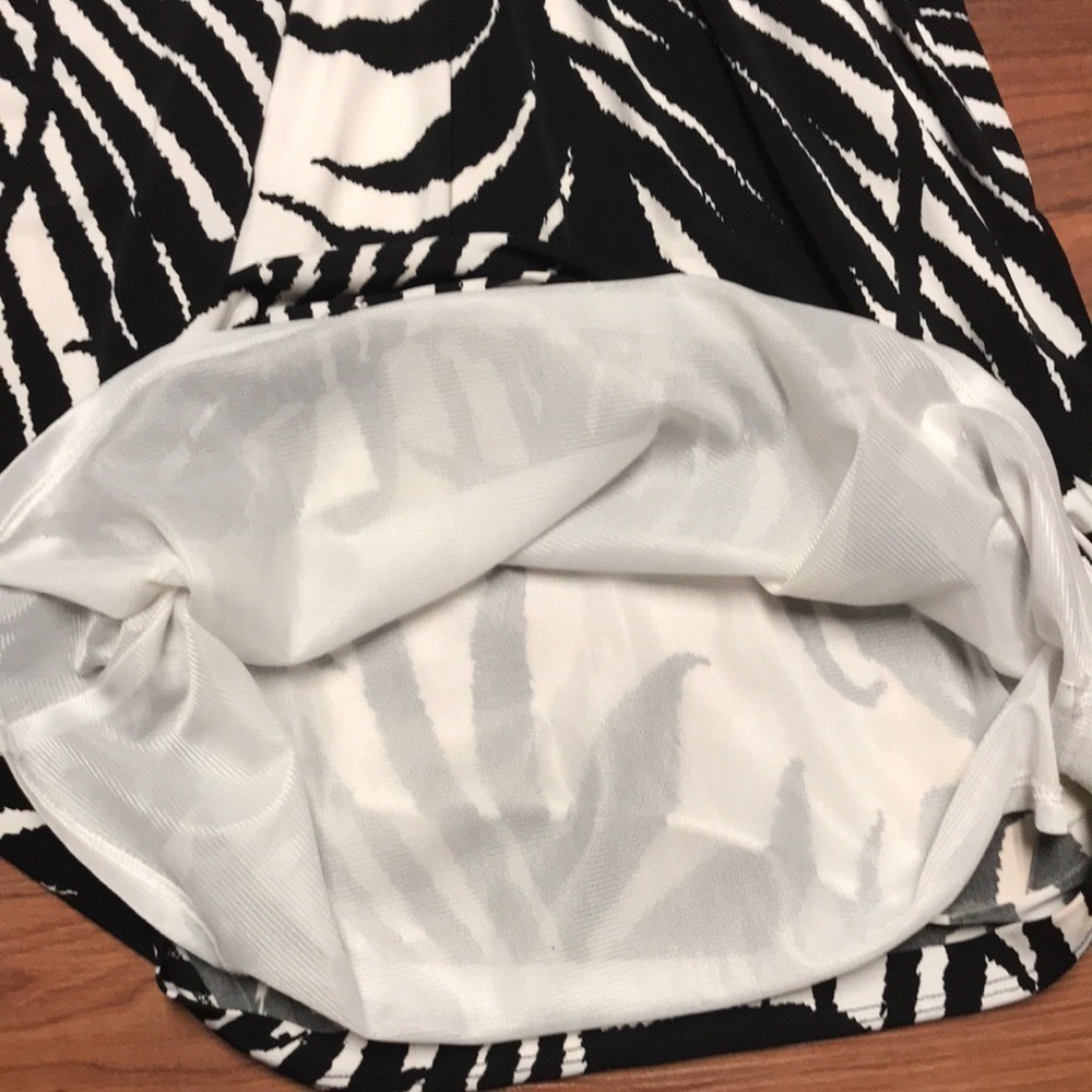 Cache Black and White Dress, size 2 - Picture 4 of 7